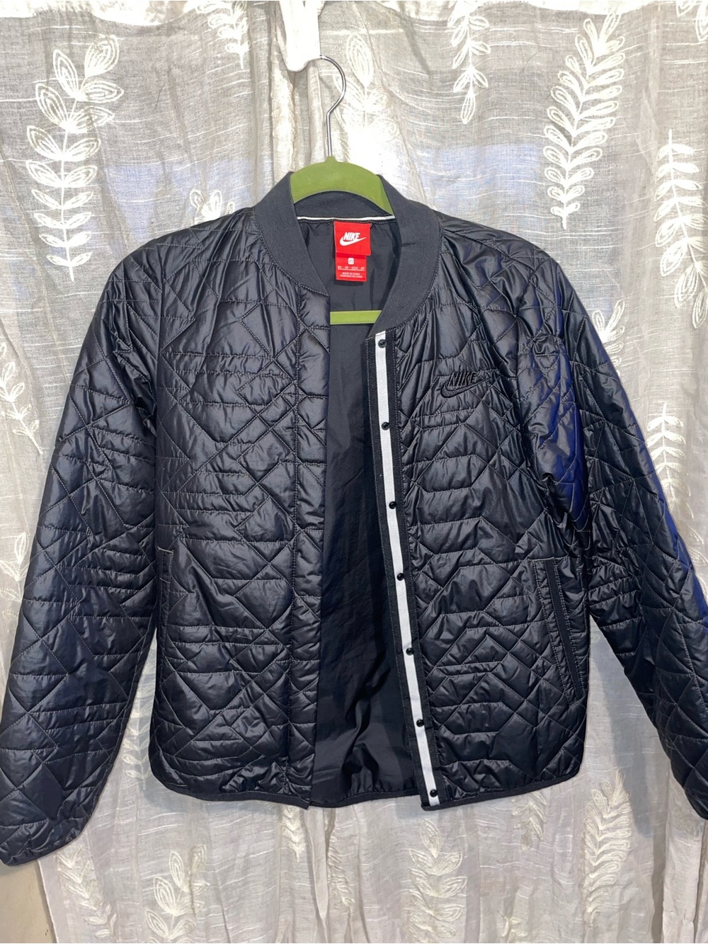Nike Women’s Black Quilted Bomber Jacket with Contrast Trim